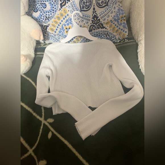 Solid button crop cardigan, white, from forever 21, size medium, only worn once - Picture 3 of 3
